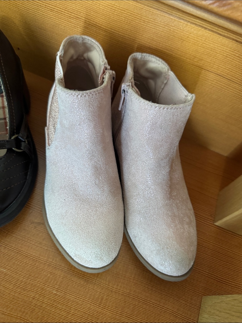 2 pair girls size 1 shoes - Picture 4 of 9